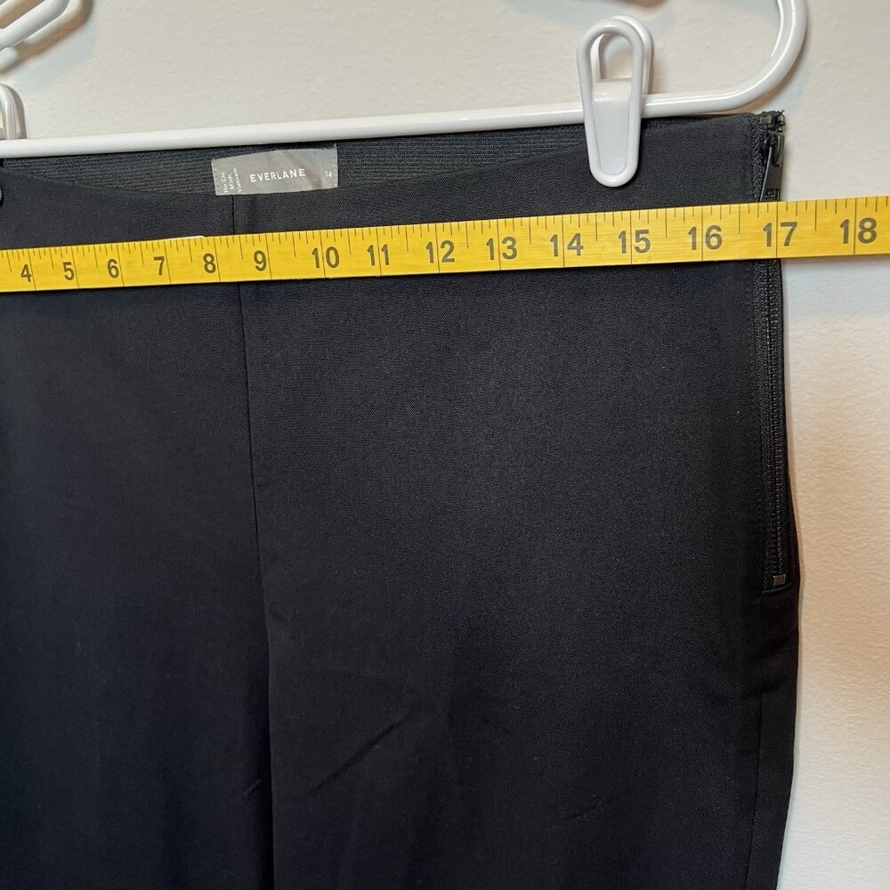 Everlane Black High Waisted Tapered Leg Crop Pants Women’s Size 14 Stretch Black - Picture 4 of 9